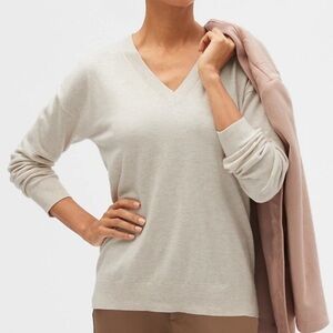 Banana Republic Premium Luxe Yarn Sweater Size M